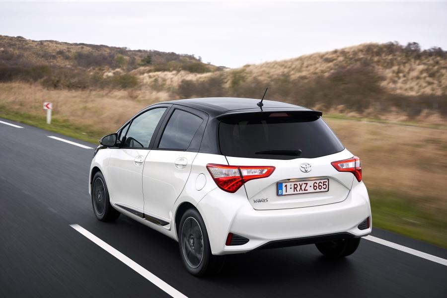  Toyota Yaris Bi-Tone 2017 года  (фото 29 из 36)